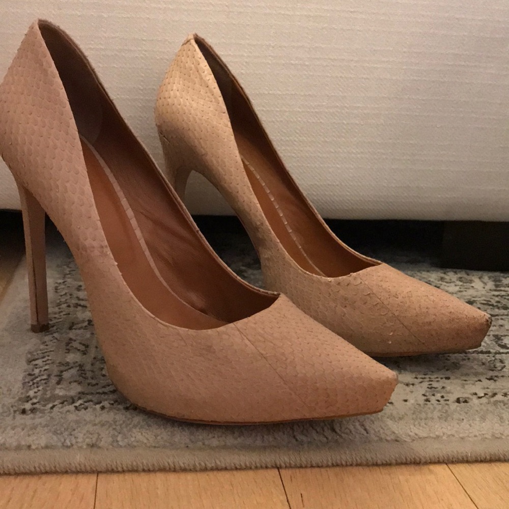 NEW Rachel Roy nude size 9.5 pointed toe pump